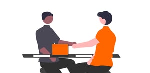 Ein Vorstellungsgespräch zwischen Bewerbendem und Recruiter